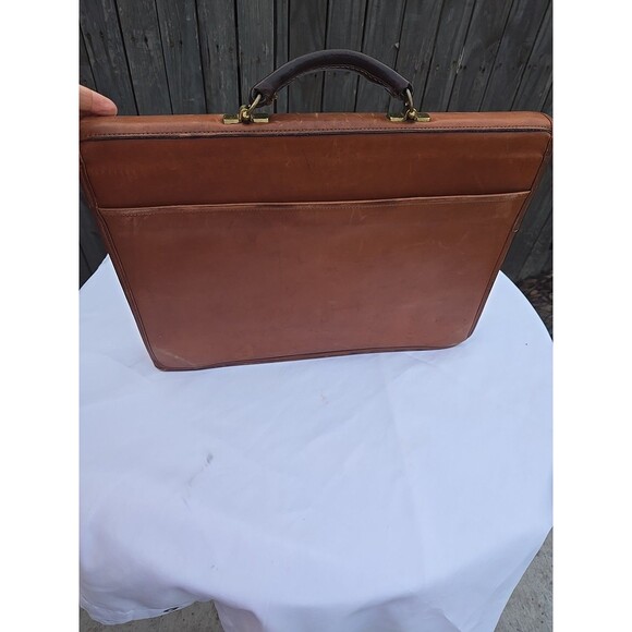 Coach Vintage Leather briefcase with gold buckle and two pockets. - Picture 6 of 14